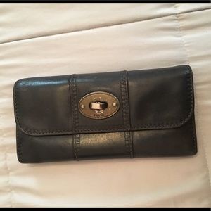 🗝 Fossil leather wallet